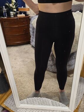 High-Rise Black Leggings with Side Pockets - Women's Slim Fit